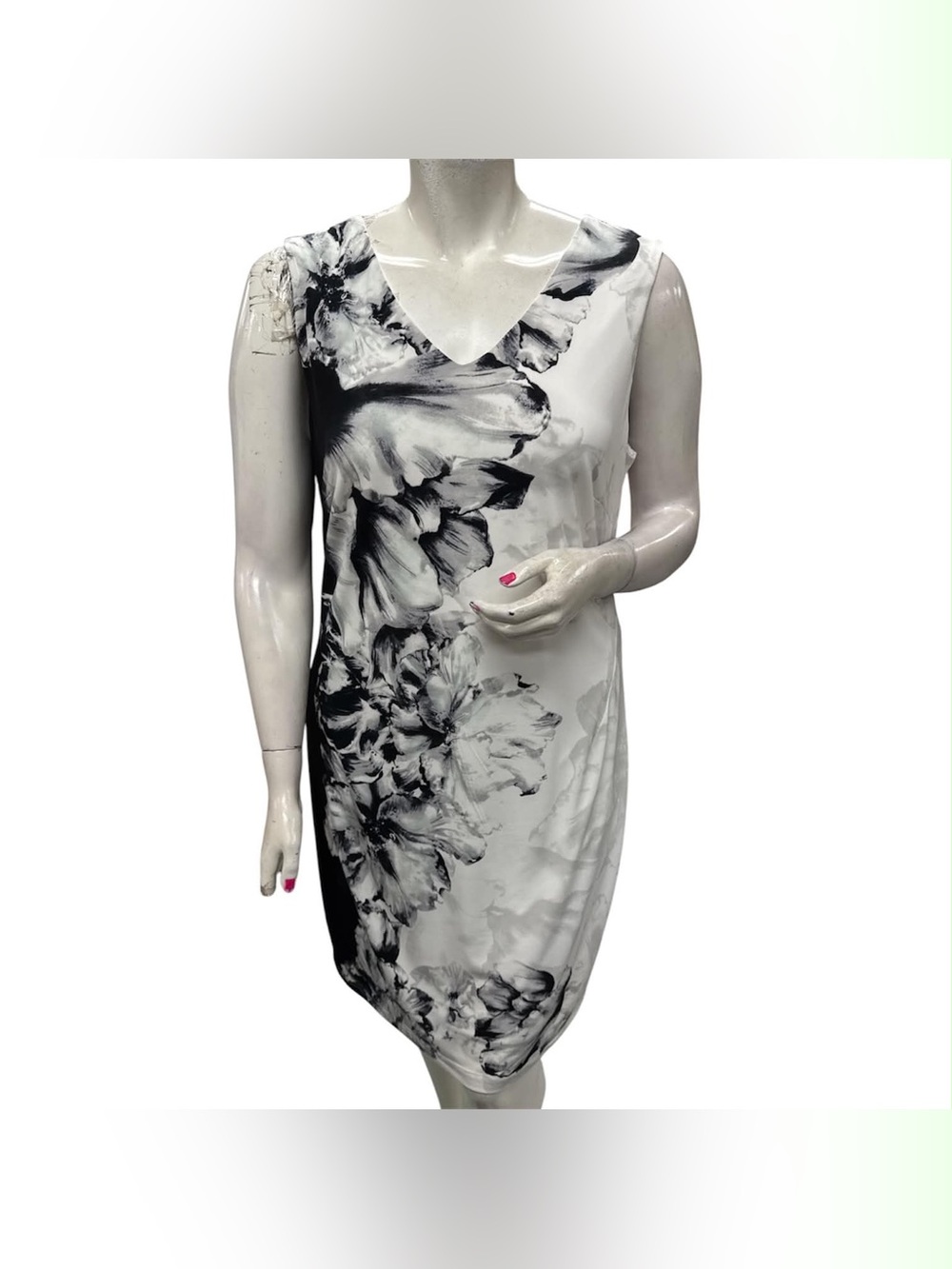 cleo Black and White Floral V-Neck Shift Dress Size XL